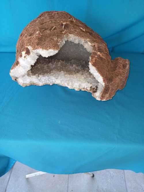 LARGE   12.4 kg   QUARTZ CRYSTAL GEODE