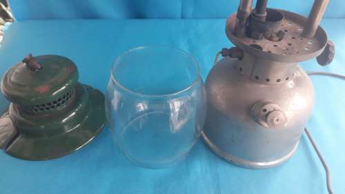 VINTAGE  "COLEMAN"  KEROSENE LAMP