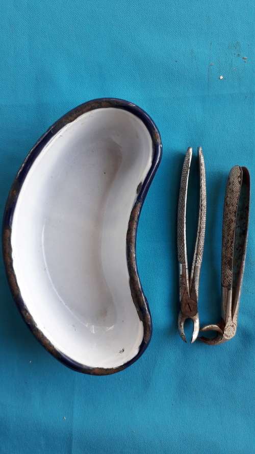 VINTAGE ENAMEL KIDNEY DISH +  2  VINTAGE SHEFFIELD  DENTAL TOOLS