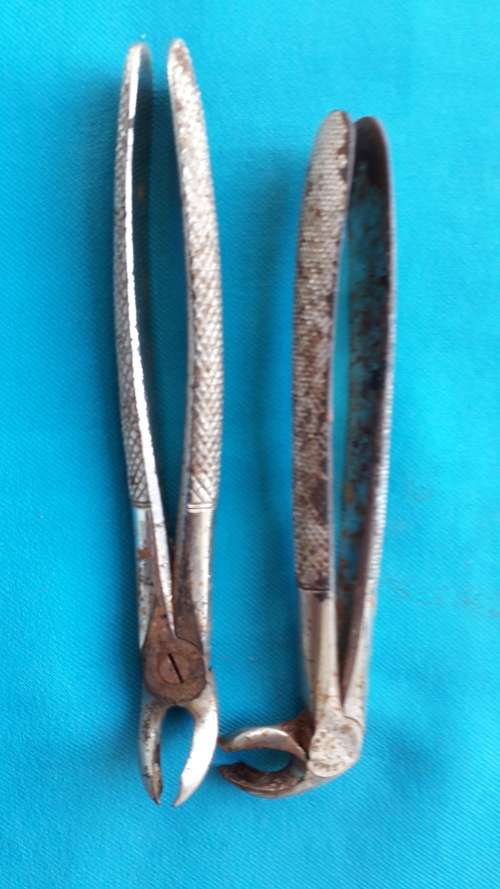 VINTAGE ENAMEL KIDNEY DISH +  2  VINTAGE SHEFFIELD  DENTAL TOOLS