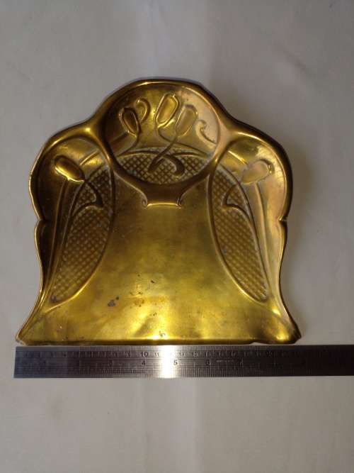 VINTAGE BRASS DUST-PAN. ART NOUVEAU DESIGN