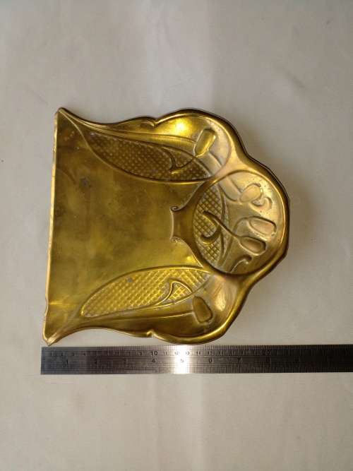 VINTAGE BRASS DUST-PAN. ART NOUVEAU DESIGN