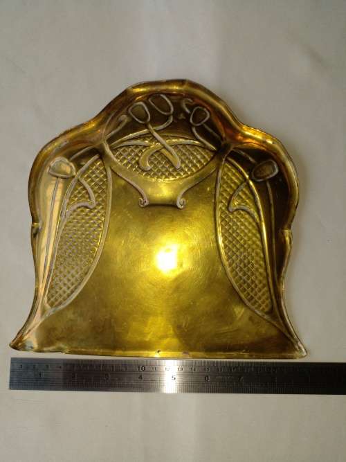 VINTAGE BRASS DUST-PAN. ART NOUVEAU DESIGN