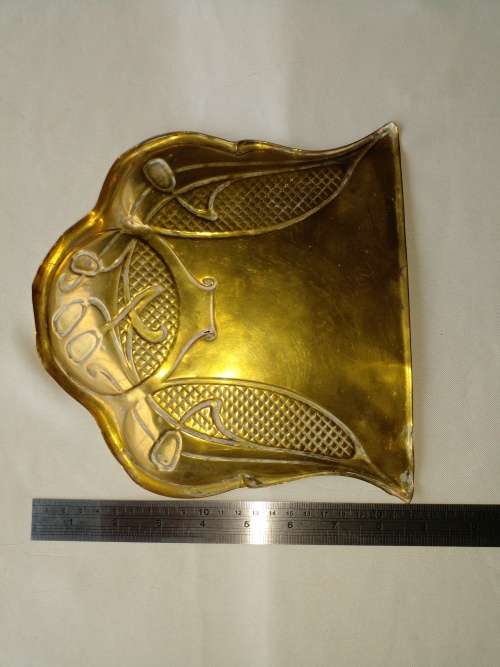 VINTAGE BRASS DUST-PAN. ART NOUVEAU DESIGN