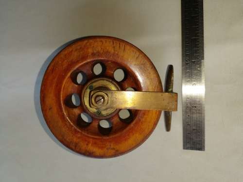 VINTAGE SCARBOROUGH 5 INCH WOODEN FISHING REEL