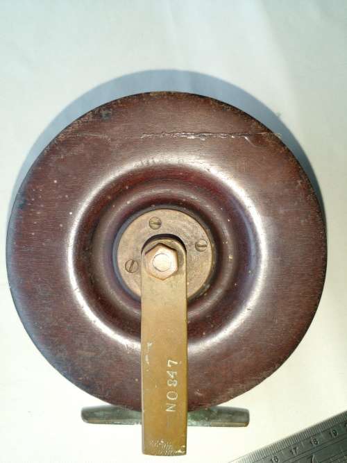VINTAGE SCARBOROUGH STYLE WOOD AND BRASS 5 INCH FISHING REEL