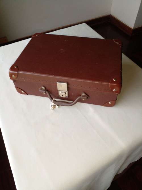 VINTAGE CHENEY BROWN SCHOOL CASE IN VERY GOOD CONDITION