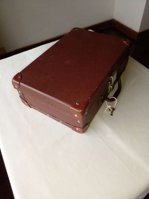 VINTAGE CHENEY BROWN SCHOOL CASE IN VERY GOOD CONDITION