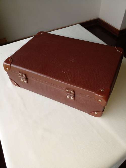 VINTAGE CHENEY BROWN SCHOOL CASE IN VERY GOOD CONDITION