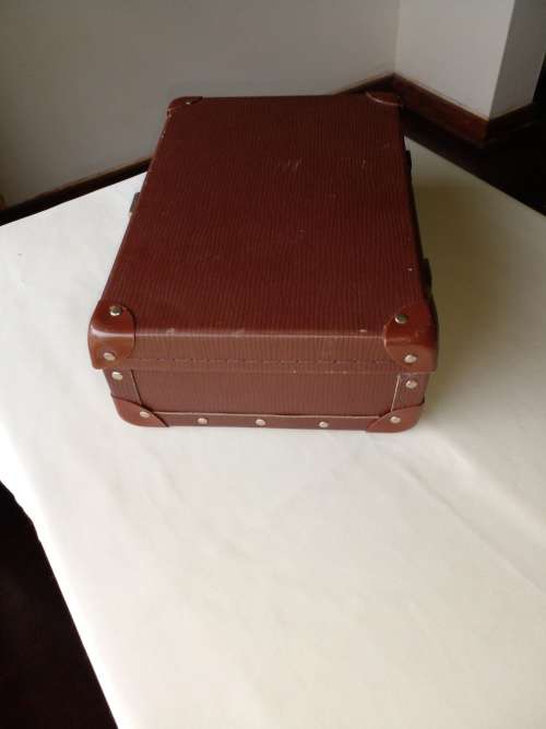 VINTAGE CHENEY BROWN SCHOOL CASE IN VERY GOOD CONDITION
