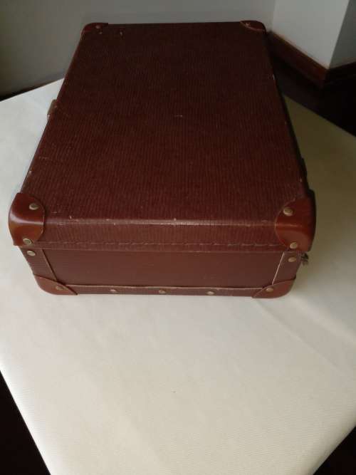 VINTAGE CHENEY BROWN SCHOOL CASE IN GOOD CONDITION