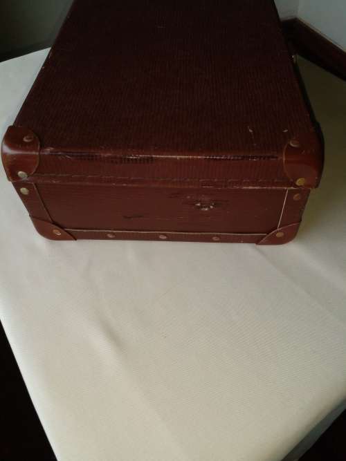 VINTAGE CHENEY BROWN SCHOOL CASE IN GOOD CONDITION