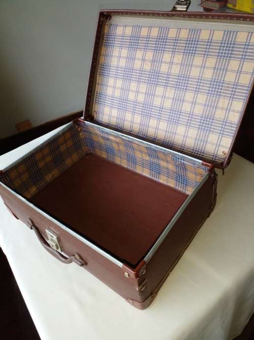 VINTAGE CHENEY BROWN SCHOOL CASE IN GOOD CONDITION