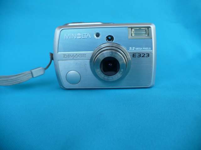 MINOLTA DIMAGE E323 CAMERA