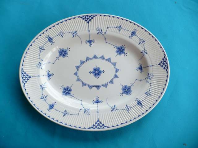 LOVELY MEAT PLATTER WHITE/BLUE CHINTZ PATTERN