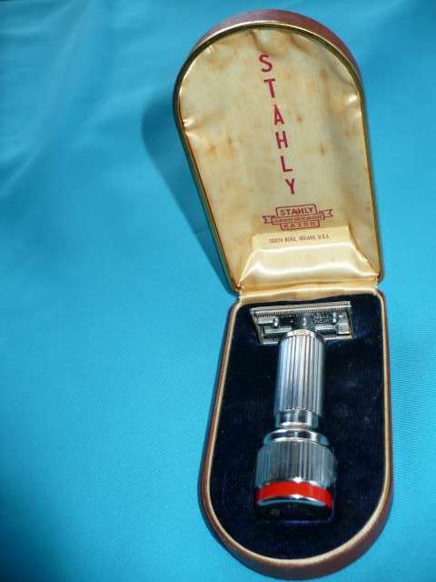 VINTAGE STAHLY LIVE BLADE VIBRATING RAZOR IN BOX