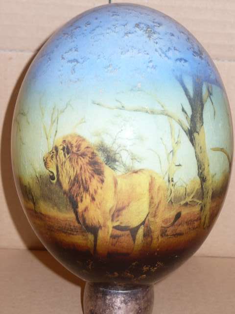 BEAUTIFUL DECOPAGED OSTRICH EGG