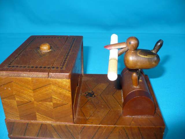 VINTAGE NOVELTY CIGARETTE BOX