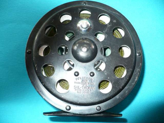 VINTAGE PFLEUGER SAL- TROUT 1554 REEL