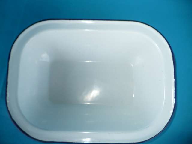 ENAMEL BAKING DISH
