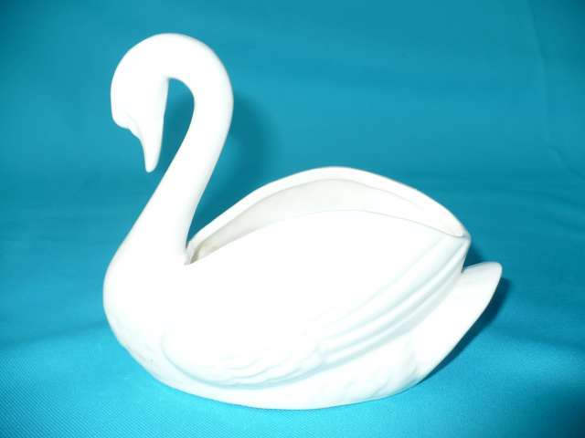 WHITE SWAN VASE