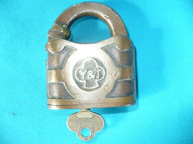 VINTAGE BRASS YALE LOCK WITH KEY WORKS