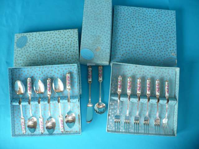 CUTLERY FOR A TEA PARTY