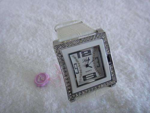 GORGEOUS WHITE LADIES WATCH WITH DIAMANTE'S  ##BRAND NEW##