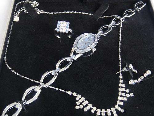 STUNNING WATCH, RING, CHAIN AND EARRING SET ##BRAND NEW##