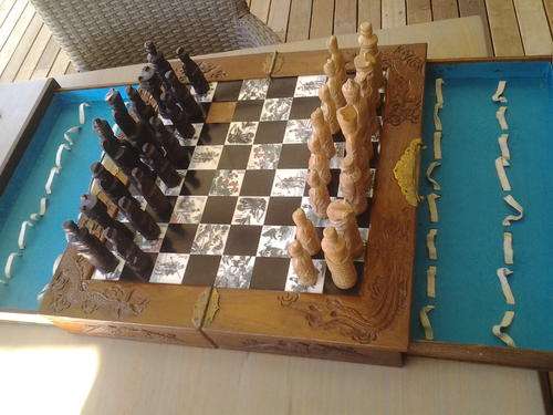 LATE LISTING!! AWESOME ORIENTAL CHESS BOARD IN WOODEN BOX WITH DRAWS AND WOODEN PIECES! GREAT DETAIL