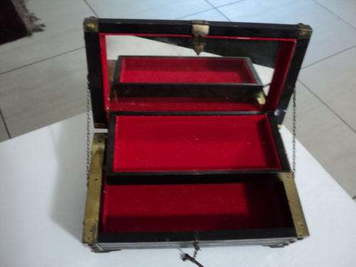 LOVELY VINTAGE WOODEN JEWELLERY BOX!!!!