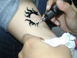 PROFESSIONAL TATTOO KIT COMPLETE WITH 2x GUNS, NEEDLES, INK & LOADS OF EXTRA'S