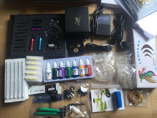 PROFESSIONAL TATTOO KIT COMPLETE WITH 2x GUNS, NEEDLES, INK & LOADS OF EXTRA'S