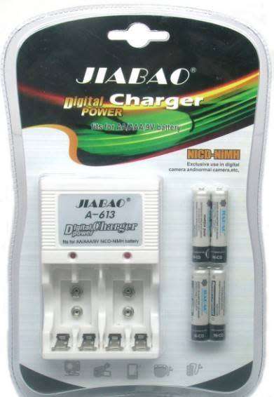 Battery charger for AA, AAA, 9V batteries (with AAA batteries)