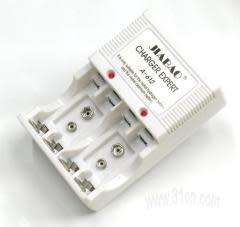 Battery charger for AA, AAA, 9V batteries (with AAA batteries)