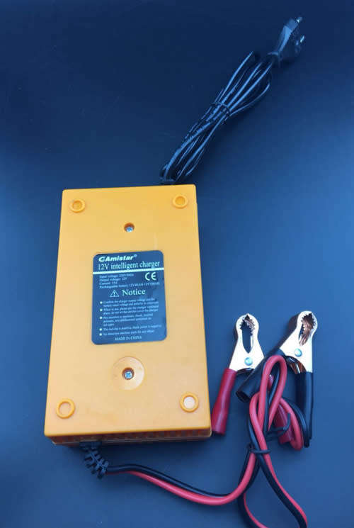 Intclligent 12V 15A Pulse Charger