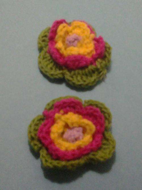 Pink, green, yellow crochet flowers (pack of 10)