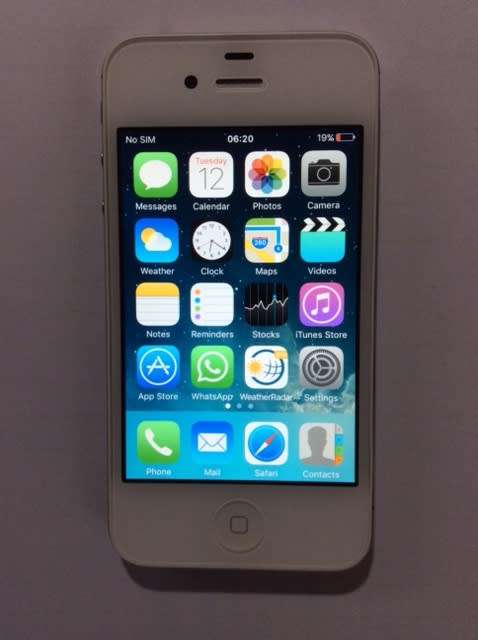 I Phone 4S White....very good condition!!!!