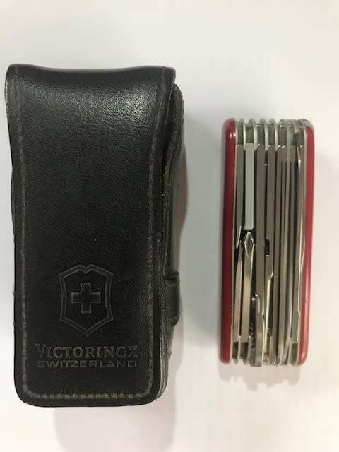 Victorinox Champ