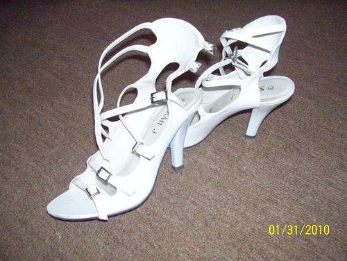 BULK LOT OF CLOTHING/SHOES/JEWELLERY