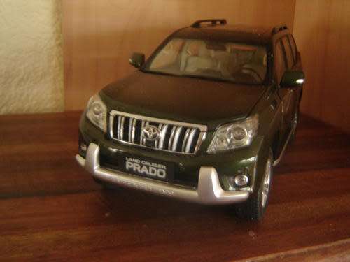 2009 TOYOTA LAND CRUSER PRADO DIE CAST MODEL TOP MAKE PAUDI 1/18 SCALE - NEW IN BOX