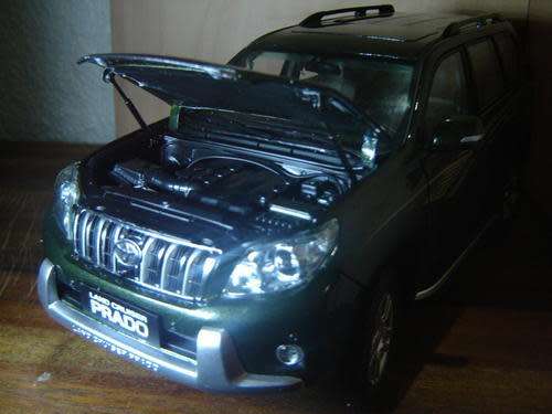 2009 TOYOTA LAND CRUSER PRADO DIE CAST MODEL TOP MAKE PAUDI 1/18 SCALE - NEW IN BOX