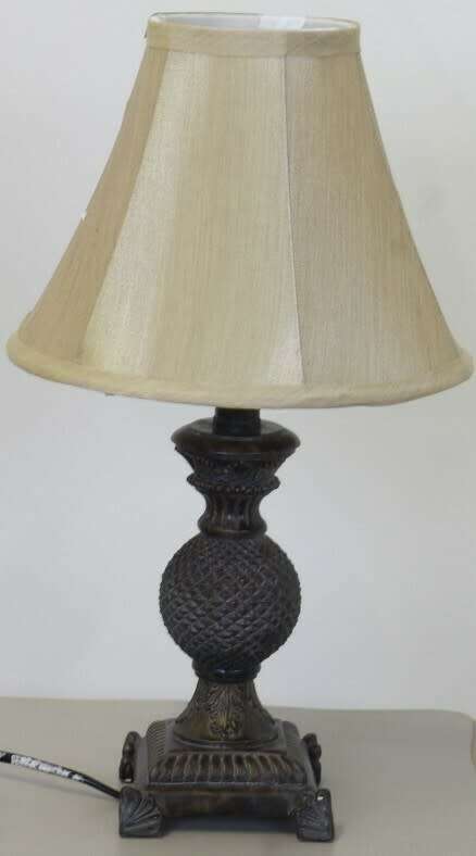 TROLLIP TABLE LAMP