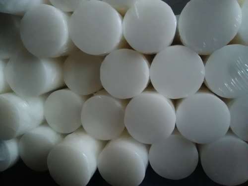WHITE GLYCERINE MELT AND POUR SOAP - 1 KG