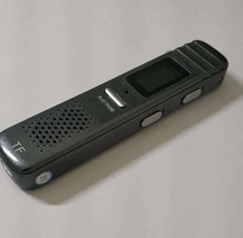 8GB DIGITAL VOICE RECORDER WITH LCD SCREEN