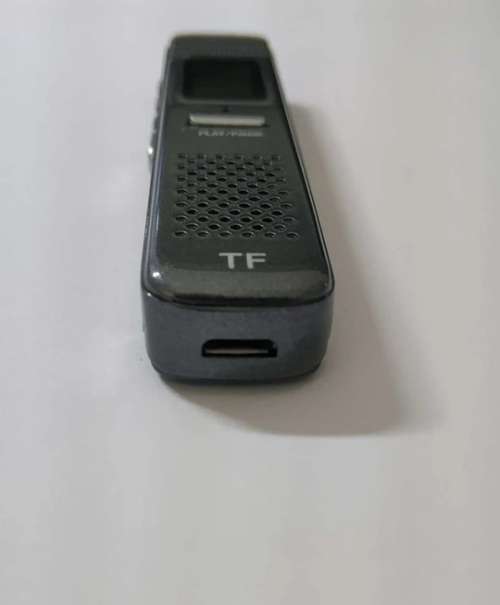 8GB DIGITAL VOICE RECORDER WITH LCD SCREEN