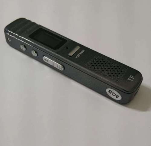 8GB DIGITAL VOICE RECORDER WITH LCD SCREEN