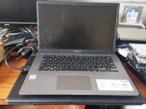 **BARGAIN BUY** ASUS 10th GEN i3, 8GB RAM, 256SSD! WORTH R8k -GRAB IT@ JUST R1999 - PLS READ AD!!!!!