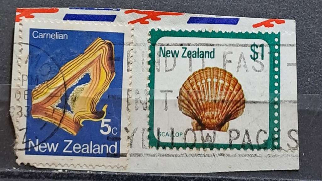 1982/1979 - New Zealand - 5c + $1 - Carnelian +  Scalop