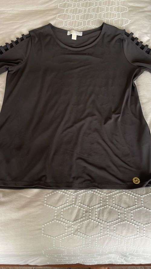 Bundle designer clothing. Tommy Hilfiger. Michael khors. Calvin Klein. Gently used